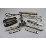 A mother-of-pearl cheroot holder with 9ct gold band, cased, various mother-of-pearl handled folding