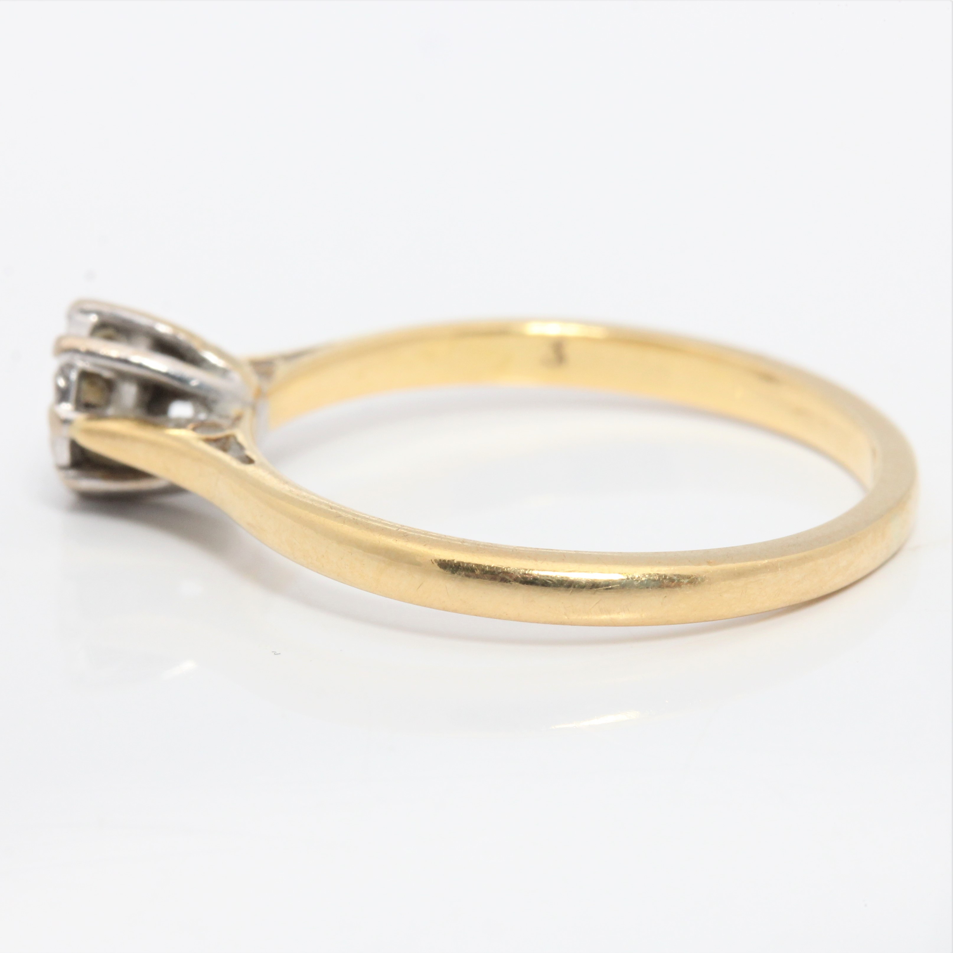 A hallmarked 18ct yellow gold diamond solitaire ring, illusion set with a round brilliant cut - Image 4 of 4