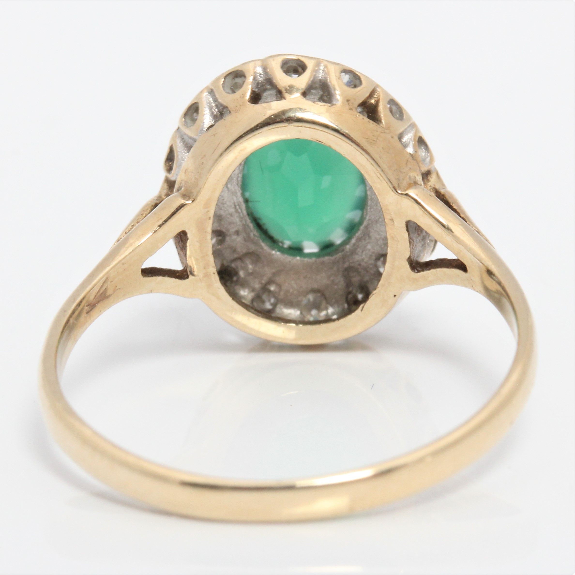 A hallmarked 9ct yellow gold green chalcedony and diamond cluster design ring, ring size O - Image 3 of 4
