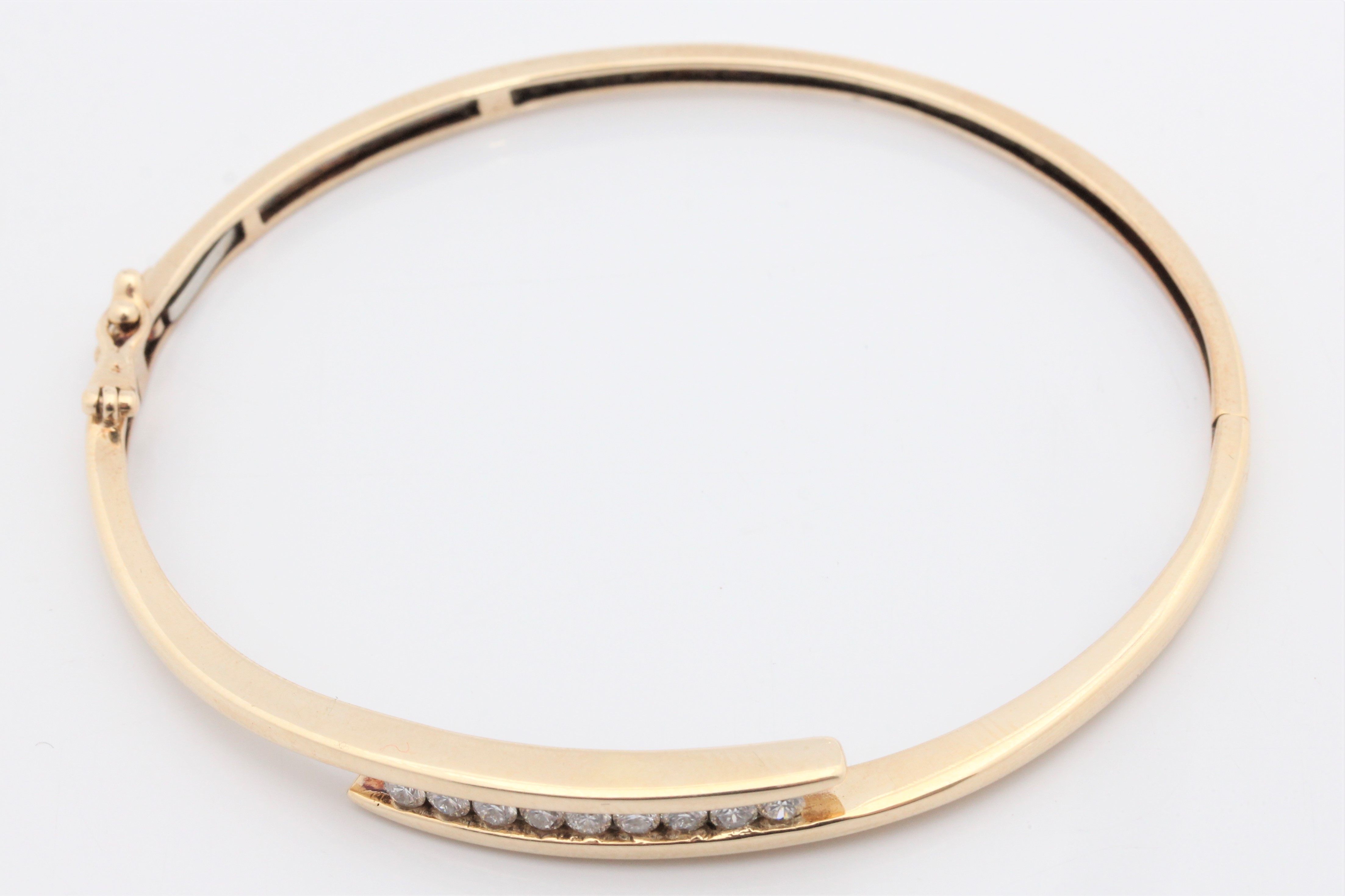 A diamond set bangle, the cross over design set with nine round brilliant cut diamonds, total - Image 3 of 3