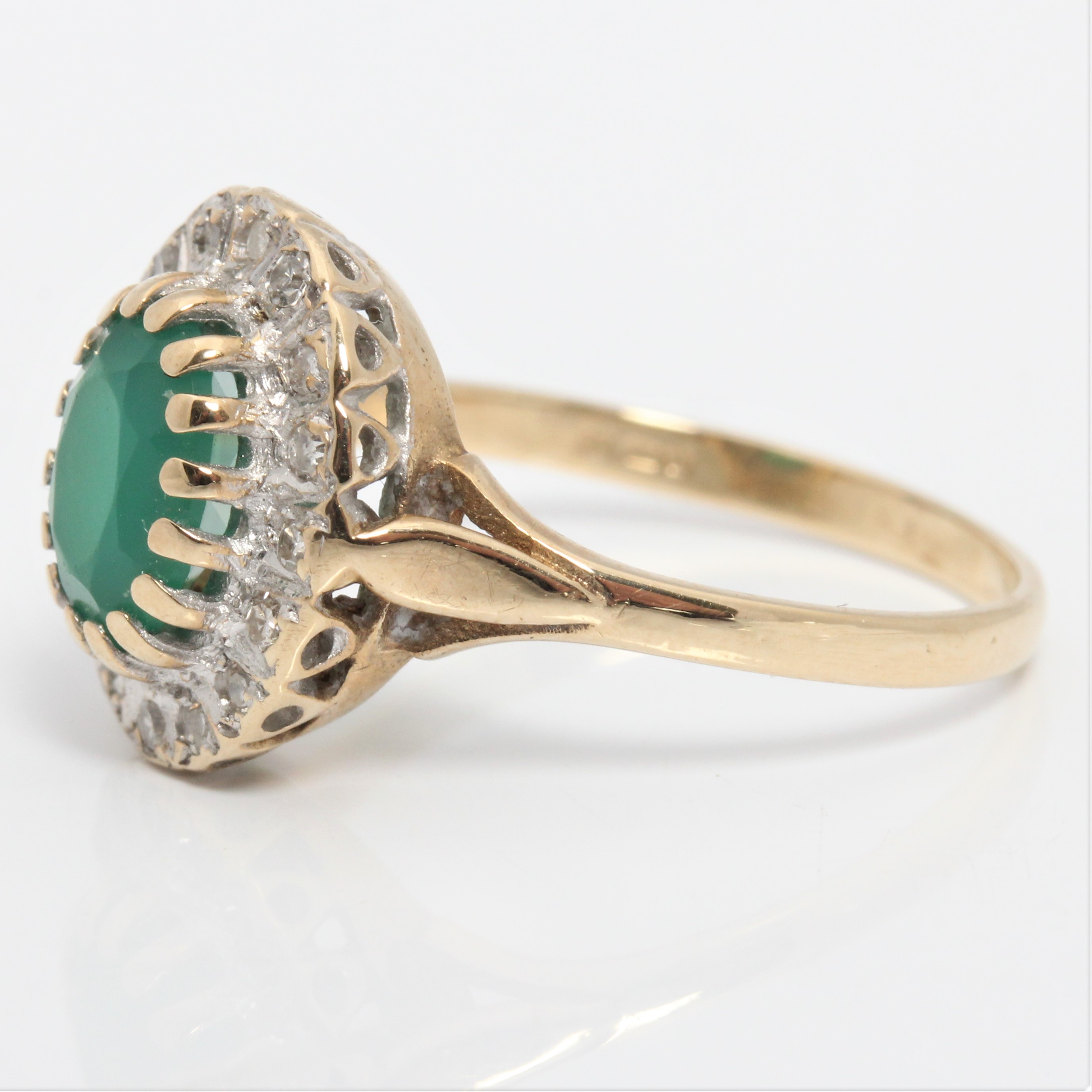 A hallmarked 9ct yellow gold green chalcedony and diamond cluster design ring, ring size O - Image 4 of 4