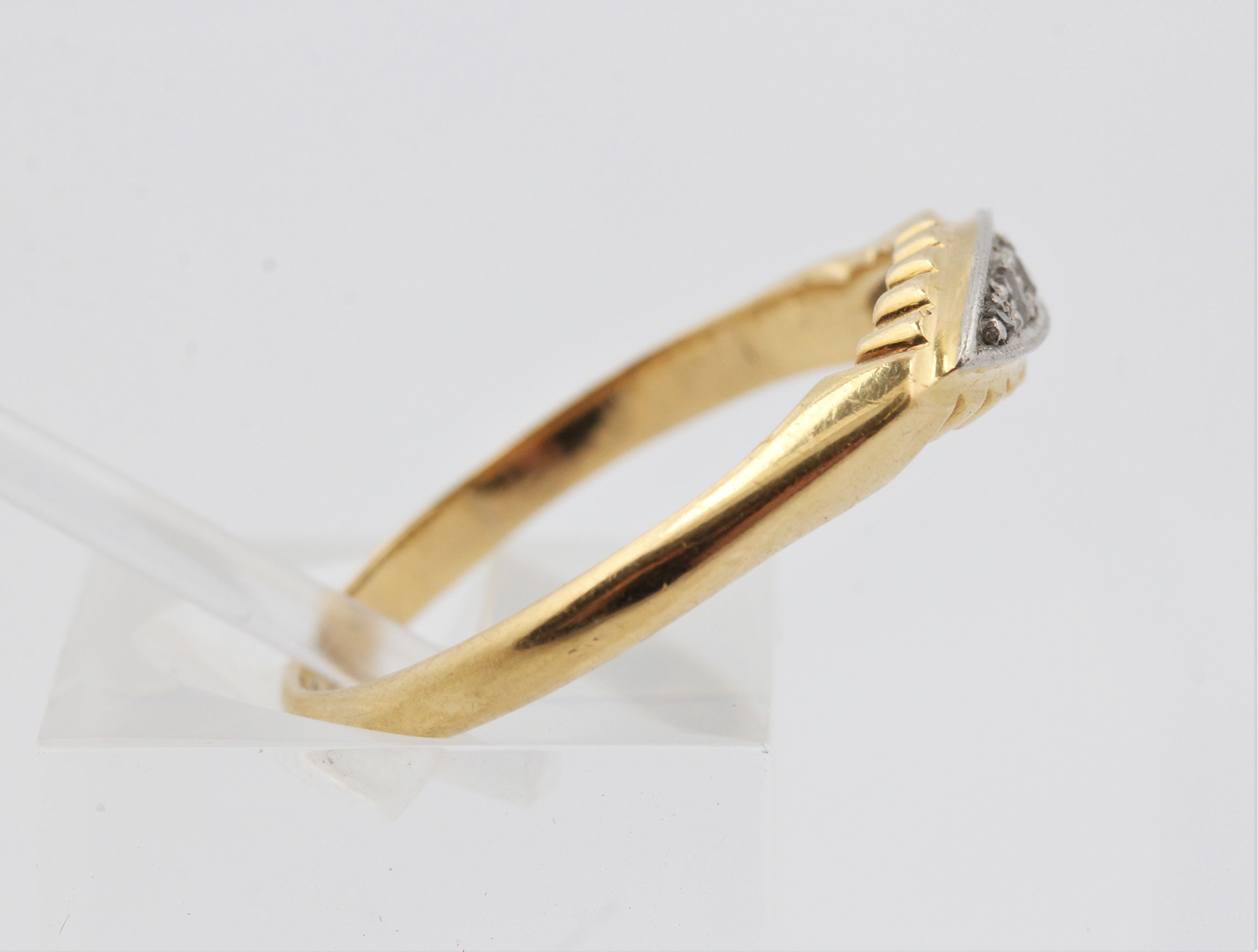 A five stone diamond ring, stamped 18, ring size P. - Image 3 of 5