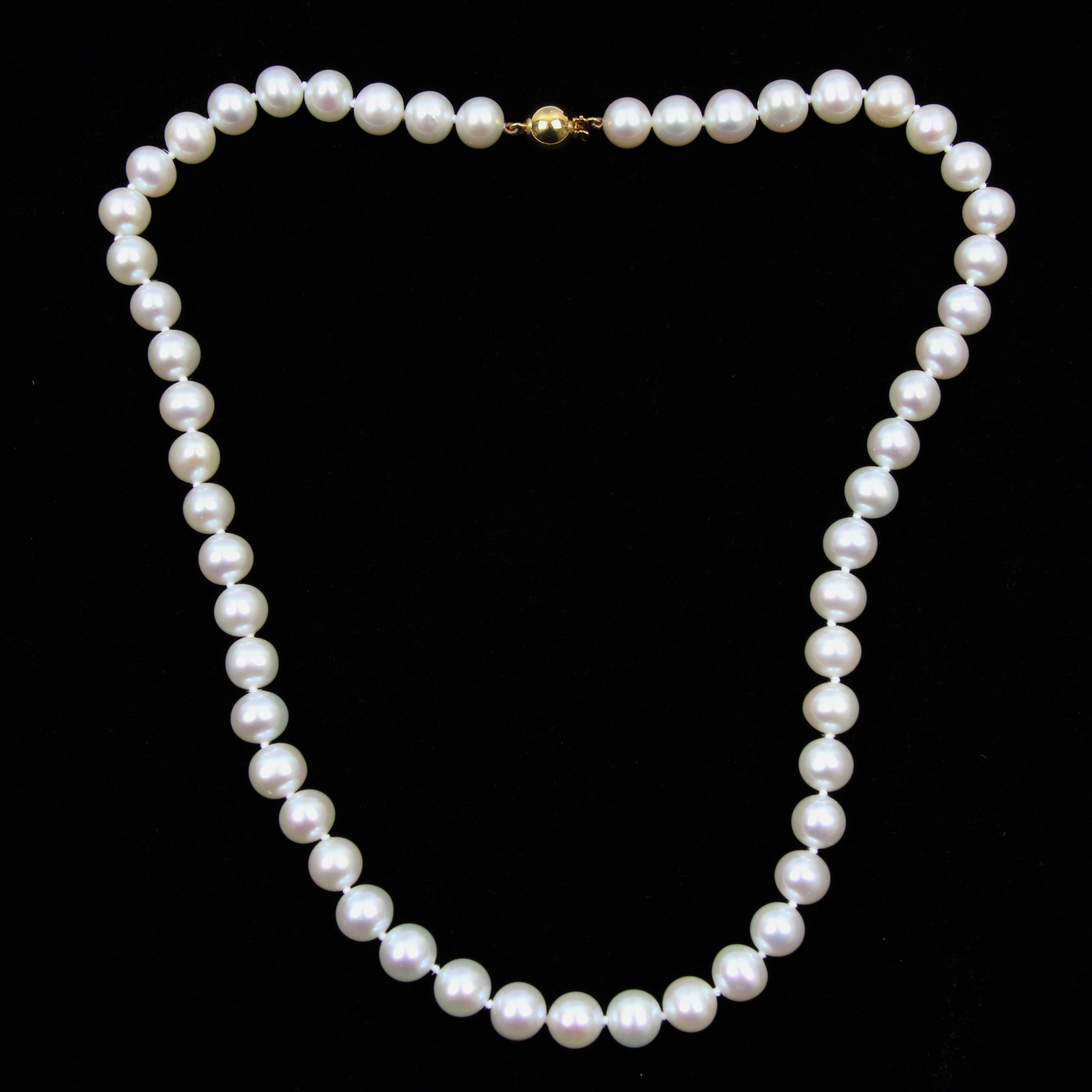 A string of pearls, clasp stamped 375, length approx. 17in.
