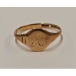 A hallmarked 9ct yellow gold signet ring, initialled 'H', ring size M, approx. weight 1g.