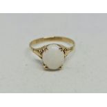 A hallmarked 9ct yellow gold opal ring, set with an oval opal cabochon, ring size O.