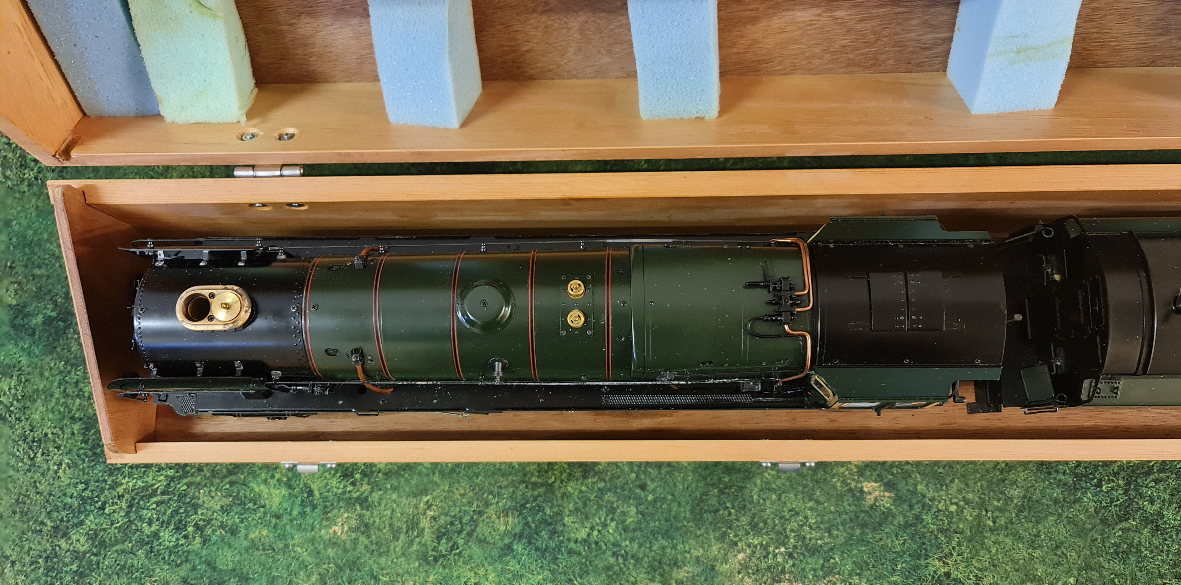 An Aster Hobby live steam Evening Star 92220 gauge 1 model train and tender with wooden travel box - Image 3 of 3