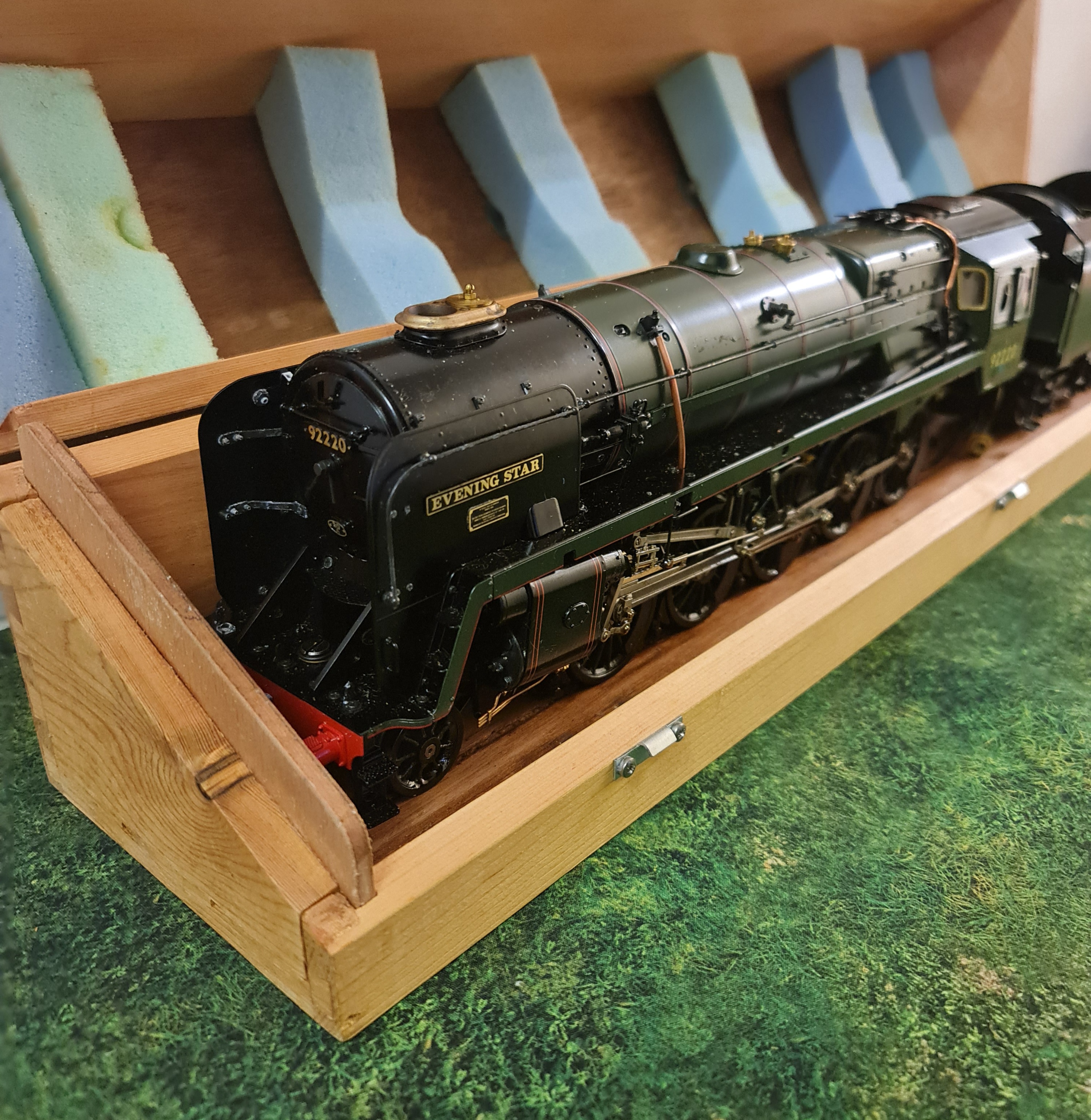 An Aster Hobby live steam Evening Star 92220 gauge 1 model train and tender with wooden travel box - Image 2 of 3