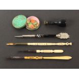 Pens, Stanhopes, etc., comprising an agate handled white metal mounted pen with pseudo hallmarks