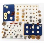 Buttons, comprising two display cards including some enamels, two cards of pearl buttons and a