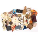 A mixed lot - sewing, mostly damaged or incomplete pieces for spares and repairs. (qty) From the