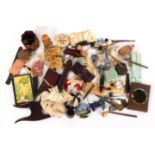 A mixed lot - sewing, mostly damaged or incomplete pieces for spares and repairs. (qty) From the
