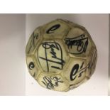 Torino F.C. - pallone Asics - Anni 2000 Pallone in cuoio con firme autografe della squadra. Il
