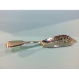 A silver fish slice, William Eaton, London, 1833, 5 oz