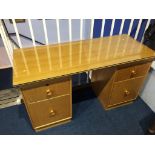 An oak Meredew dressing table