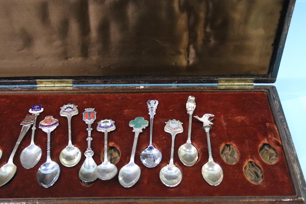 A box of teaspoons - Image 2 of 3