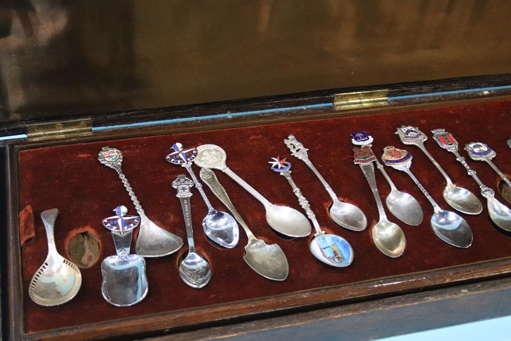 A box of teaspoons - Image 3 of 3