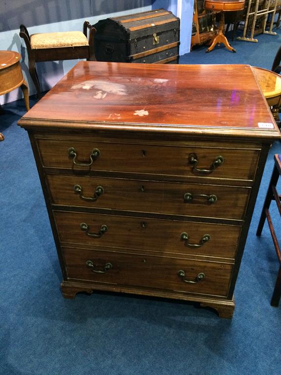 A mahogany chest of drawers, 64cm wide