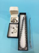 Assorted silver jewellery, to include Links of London, a pearl necklace etc.