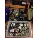 A quantity of costume jewellery