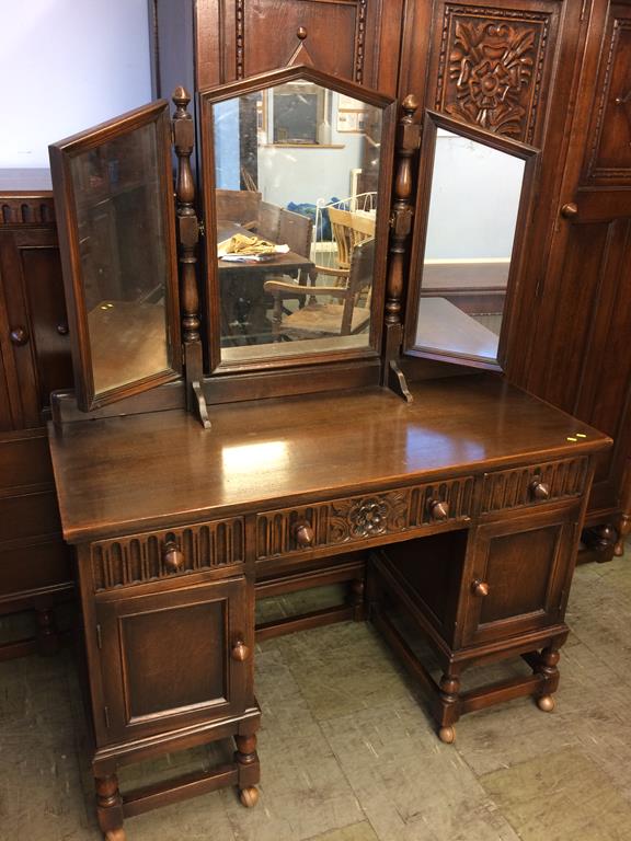 An oak triple door wardrobe, dressing table and tallboy - Image 2 of 2