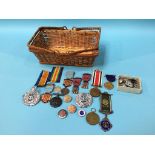 A collection of various medals and medallions, to include World War I medal to 33255 PTE W.H.