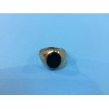 A 9ct gold signet ring, 2.4g