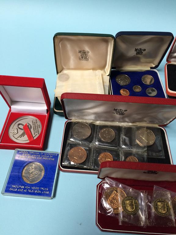 A box of various coinage, to include 'Special Independence issue Kingdom of Swaziland 1968', - Image 2 of 7