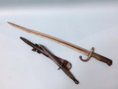 A Fairbairn-Sykes fighting knife and a bayonet