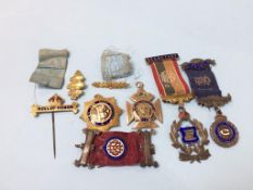A collection of Buffs jewels/medals, to include two 9ct gold medallions, 50g etc.