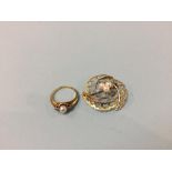 A ring and a brooch, stamped '585', 6.5g