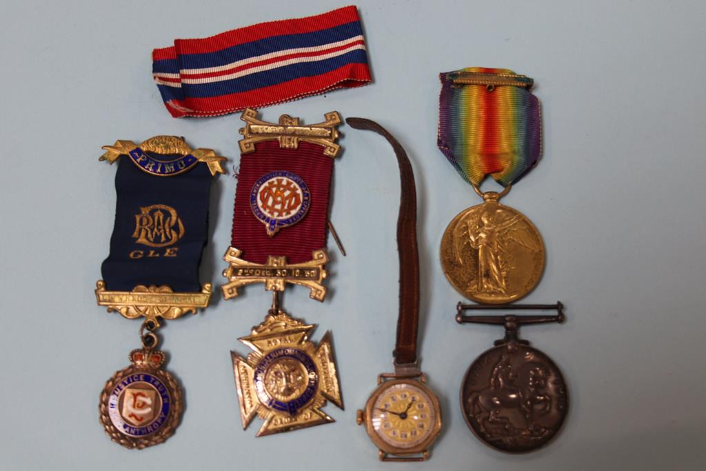 A World War I pair of medals, 24141, W.J. Archer, E.R.A. 5 R.N. and various other badges