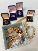 Box of assorted costume jewellery, a 9ct ring, various brooches etc.