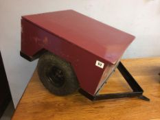 A small single axle trailer, 47 x 42cm