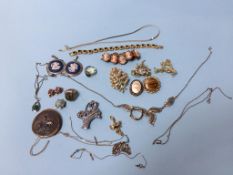 A bag of costume jewellery