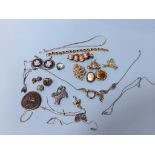 A bag of costume jewellery