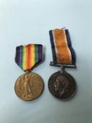 A pair of WWI medals to 152925 GNR G Sparks RA