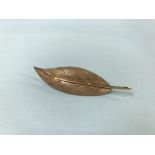 A 9ct gold leaf brooch, 5g