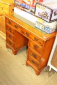 A small reproduction pedestal desk, 90cm x 55cm