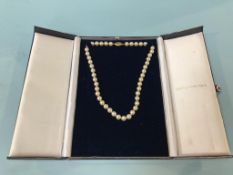 A pearl necklace with, 9ct gold catch, 39cm