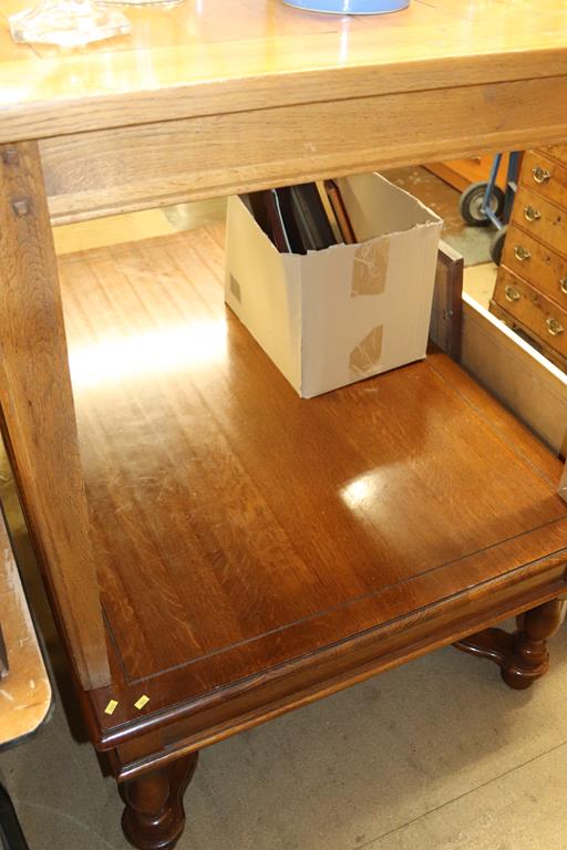 A large oak coffee table and an extending dining table - Image 3 of 3