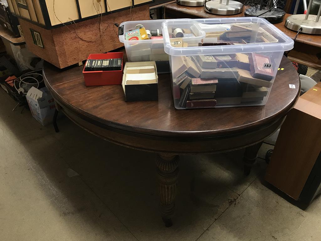 An Edwardian mahogany oval extending dining table