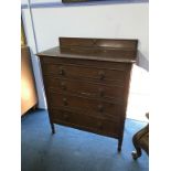 An oak chest of drawers, 91cm wide