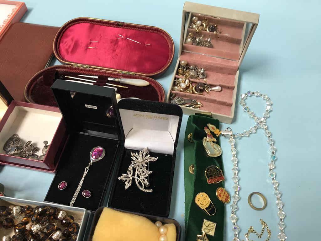 A tray of assorted costume jewellery etc. - Image 5 of 5