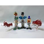 Two small glass bulls and three Murano glass clowns