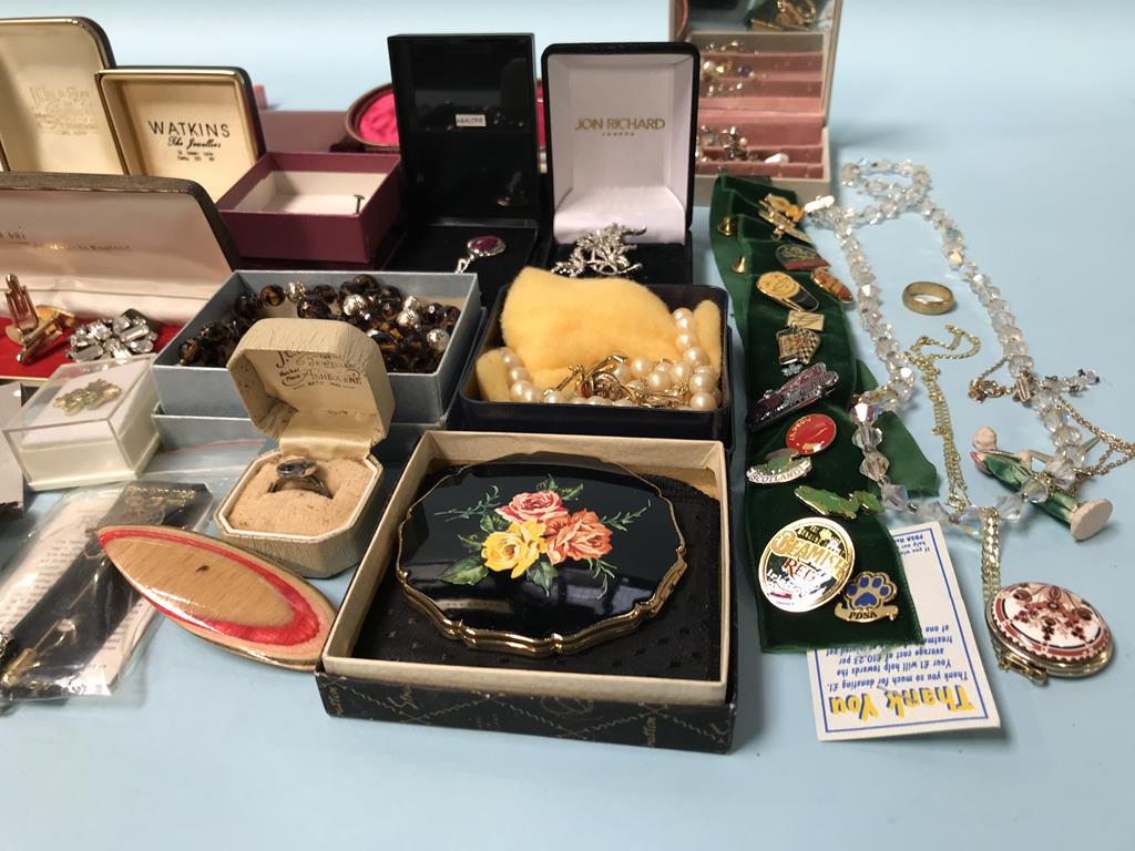 A tray of assorted costume jewellery etc. - Image 2 of 5