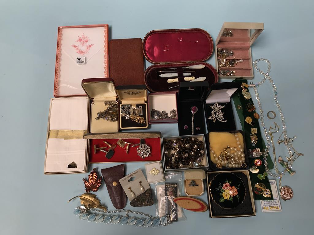 A tray of assorted costume jewellery etc.