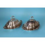 A pair of silver tureens, Richard William Elliot, London, 1843, total weight 4.7kg