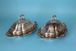 A pair of silver tureens, Richard William Elliot, London, 1843, total weight 4.7kg
