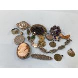 A bag of assorted jewellery and a cameo etc.