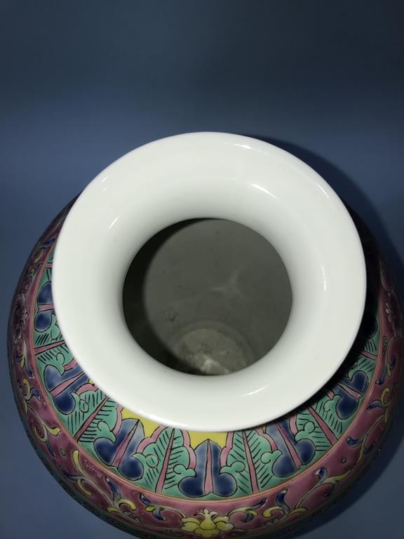 A modern Chinese vase, 33cm height - Image 3 of 8